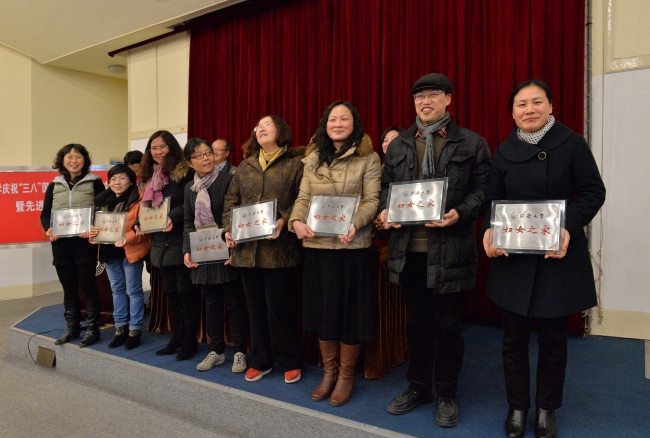 麻豆在线
基层“妇女之家”授牌仪式 麻豆在线
基层“妇女之家”授牌仪式