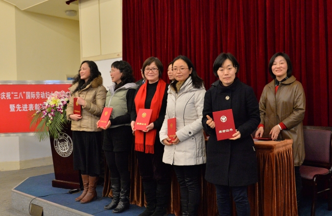 2013年麻豆在线
妇女工作先进个人获得者谷雅萍 2013年麻豆在线
妇女工作先进个人获得者谷雅萍